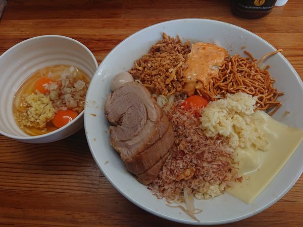 「まぜそば（麺少なめ）＋コッコマン」@ハイマウントの写真