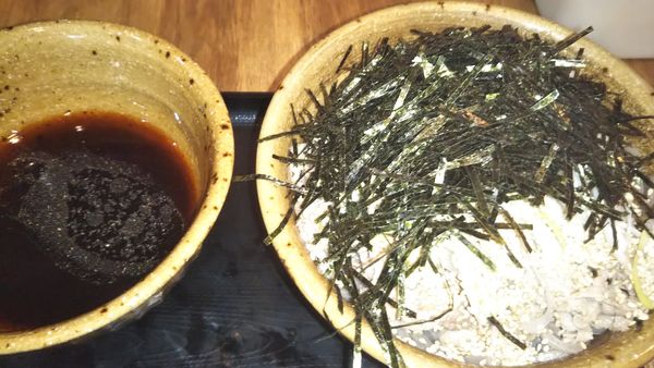 「肉蕎麦・大」@なぜ蕎麦にラー油を入れるのか。 池袋本店壬生の写真