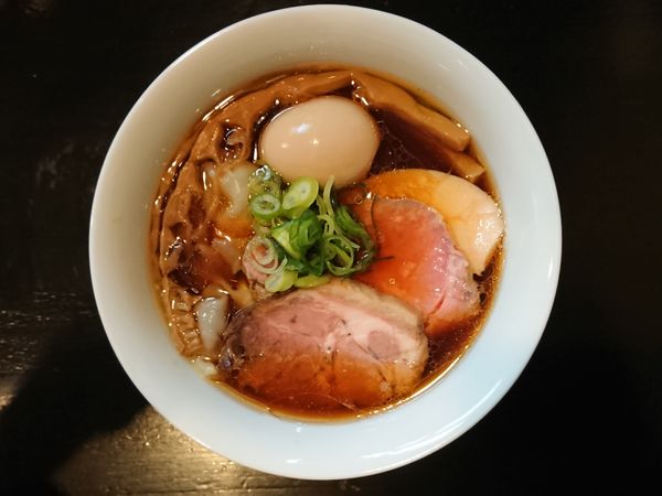 「特製醤油らぁ麺」@らぁ麺 すぎ本の写真