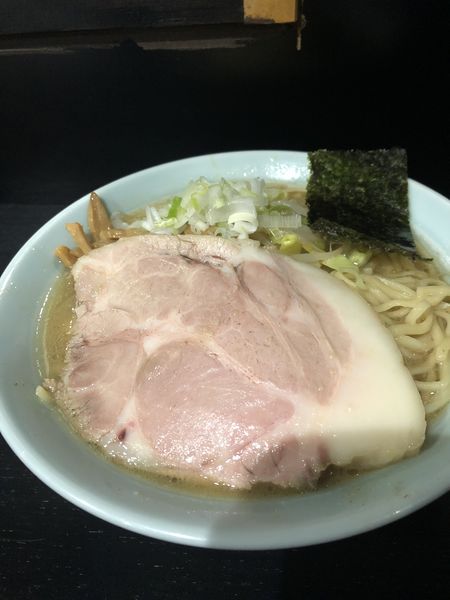 「ラーメン750円➕中盛50円」@ラーメン社井田の写真