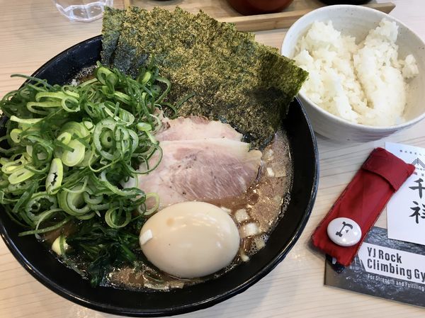 「千祥おすすめラーメン並盛＋ご飯1.7杯」@麺家 千祥の写真