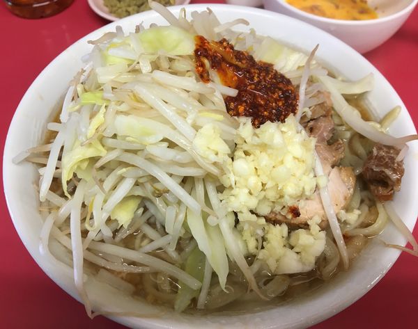 「小ラーメン 玉子1010カレーヤサイ ニンニク ラー油」@ラーメン二郎 千住大橋駅前店の写真