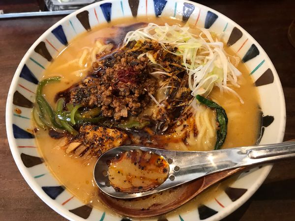 「坦々麺大盛固め　1,111円」@七志 とんこつ編 青葉台店の写真