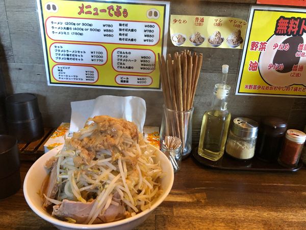「ラーメン300g  麺固め脂増し野菜ちょい増し」@高木のぶぅの写真