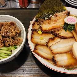 ラーメンと牛ハラミ丼