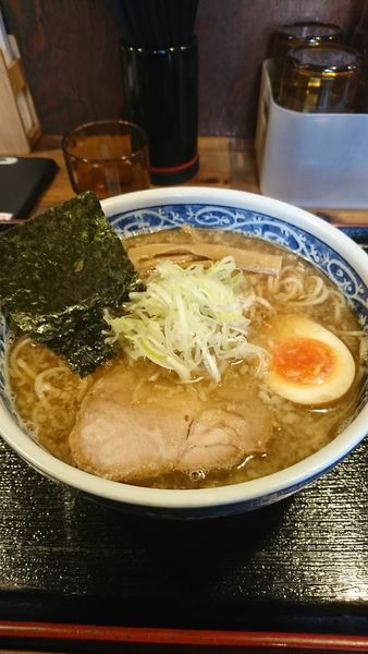 「醤油ラーメン」@つけ麺 秋山の写真