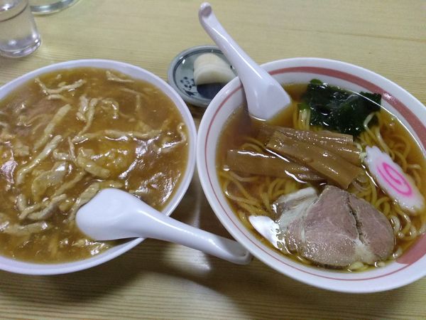 「らーめん&肉ちゃーはん (まんぷくセット) 900円」@盛京亭の写真