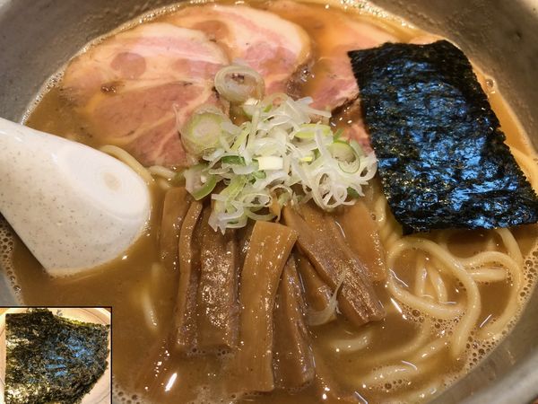 「らーめん（大）＋チャーシュー＋のり」@麺屋吉左右の写真