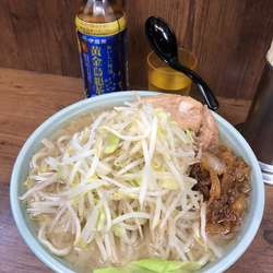 大豚ラーメン(ヤサイマシアブラ)