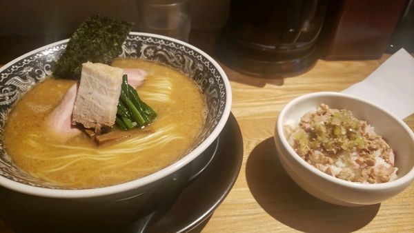 「醤油麺コクにごり(820円)、ねぎ豚丼(200円)」@麺肴 ひづきの写真