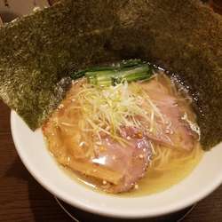 鶏魚貝塩ラーメン