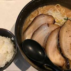 チャーシューラーメンとライス