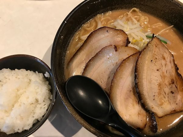 「チャーシューラーメンとライス」@蘭丸の写真