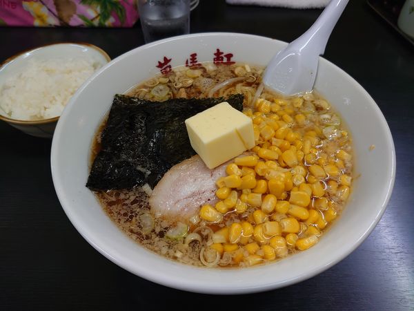 「醤油ラーメン+コーン+バター」@萬馬軒 諏訪店の写真