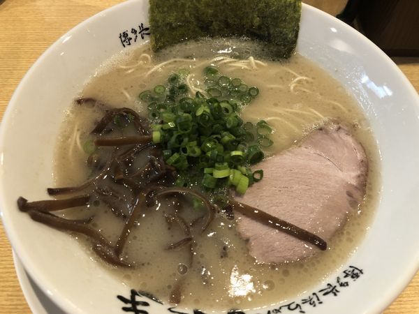 「らーめん、バリカタ＋替え玉、ハリガネ」@博多長浜らーめん いっき 戸塚安行店の写真