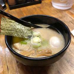 味玉とんこつ（800円）