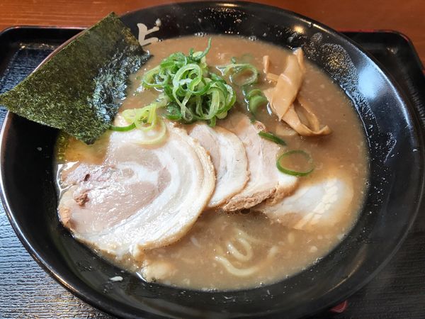 「とんこつ　800円」@ラーメン与七 堅田店の写真