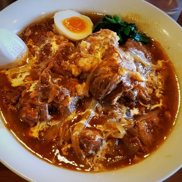 「【合同限定】牛バラデミソース煮まぜそば 1000円」@らーめん・つけめん 八角の写真