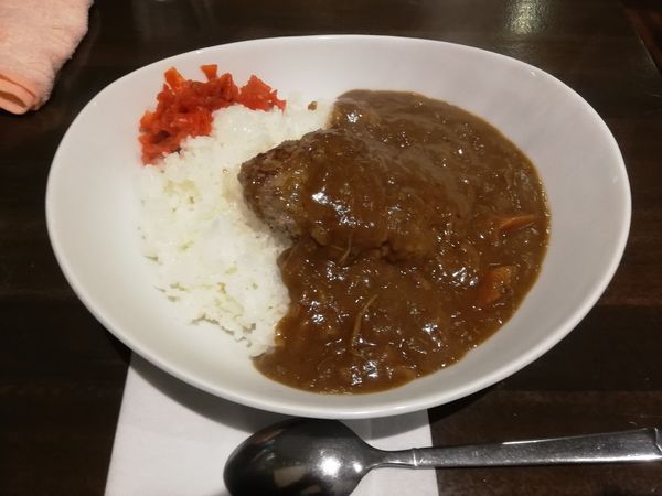 「ハンバーグカレー　200グラム　　1230円」@牛舎の写真