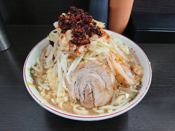 「小らーめん(全まし)750円+ラー油50円」@ラーメン二郎 川越店の写真
