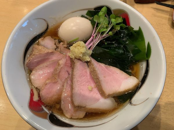 「味玉肉煮干し醤油わかめそば1350円（季節の限定そば）」@饗 くろ㐂の写真