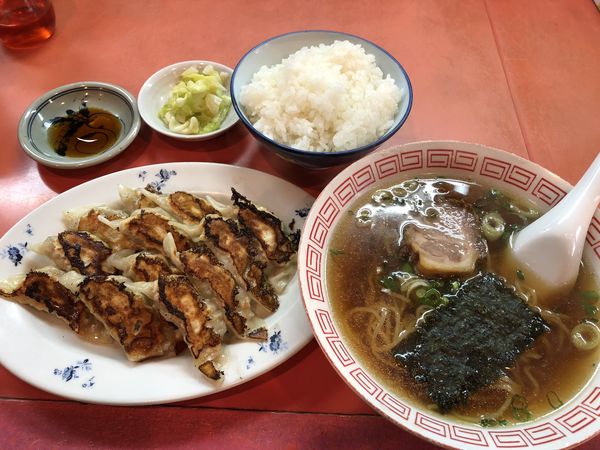 「餃子（１．５人分）＋小ラーメン＋ライス　￥８００」@馬寿ラーメンの写真