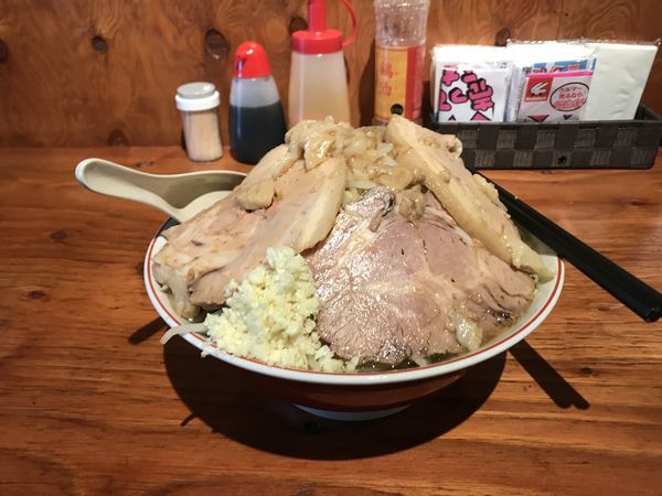 「ラーメン1.5玉　チャーシュー増し」@豚が如くの写真