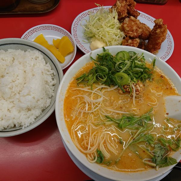 「担担麺で唐揚げ定食990円」@魁力屋 朝比奈店の写真
