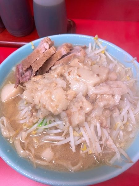 「小豚　野菜マシカラメアブラマシマシ」@ラーメン二郎 新宿歌舞伎町店の写真