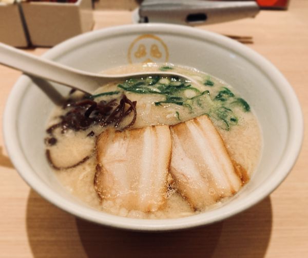 「豚骨 白（バリカタ￥690）」@TOKYO 豚骨 BASE MADE by 博多一風堂 ecute品川サウス店の写真