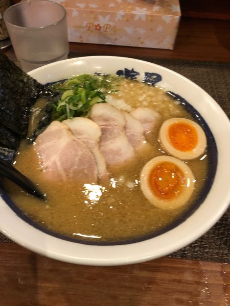 「濃厚煮干しそば」@濃厚煮干しそば 麺匠 濱星 関内店の写真