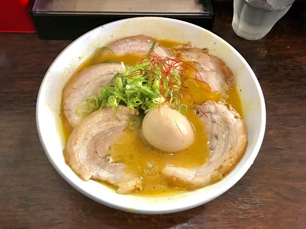 「カレーチャーシューめん+味付玉子」@藤味亭の写真
