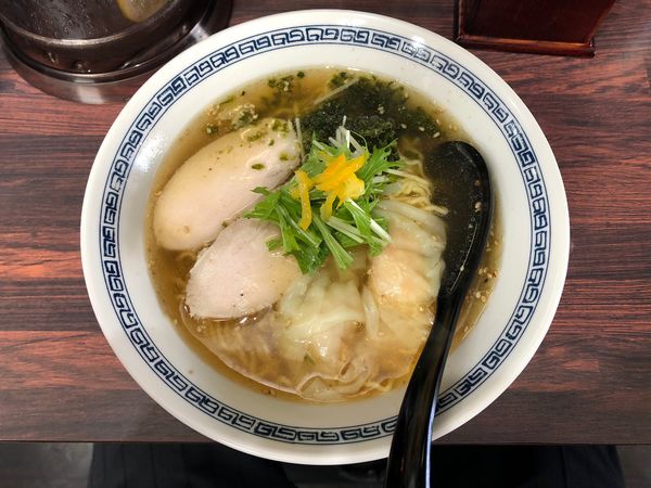 「しおワンタン麺」@中華そば 新の写真