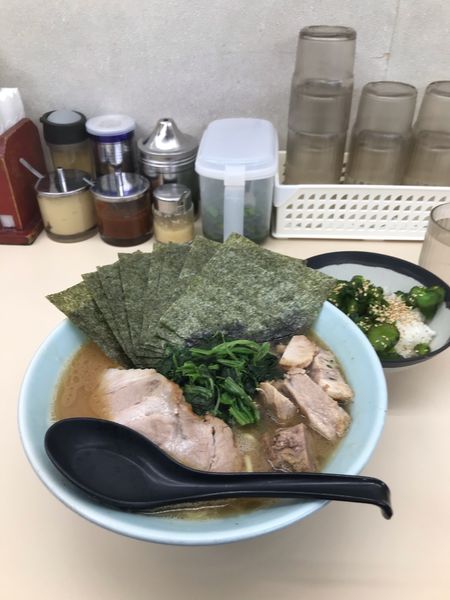 「ラーメン中盛り、海苔、豚くずし」@横浜家系ラーメン田中の写真