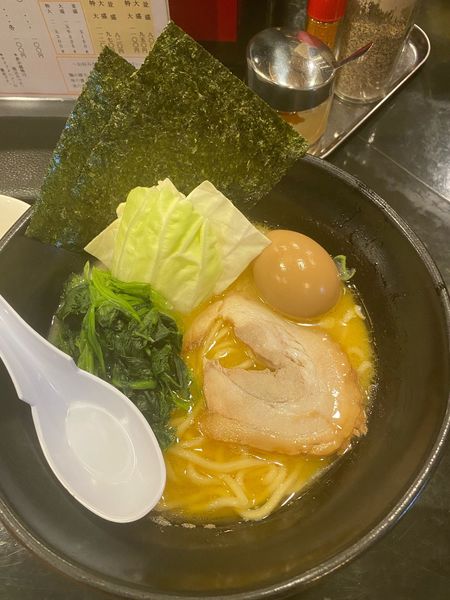 「豚骨塩らーめん(大盛り)」@らあめん 万咲の写真