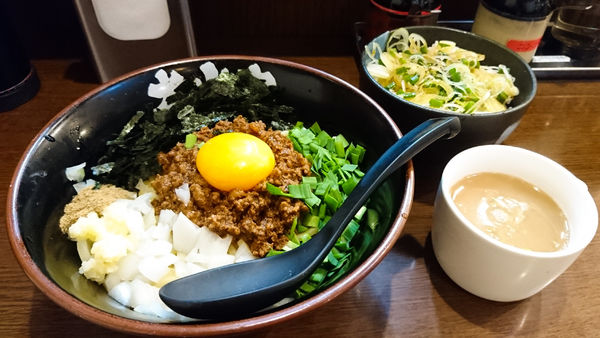「限定/台湾油そば+中盛り+ネギめし」@ラーメン 大山家 昭島店の写真