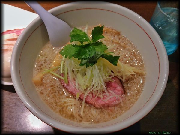 「背脂地鶏中華そば」@麺や 虎徹の写真