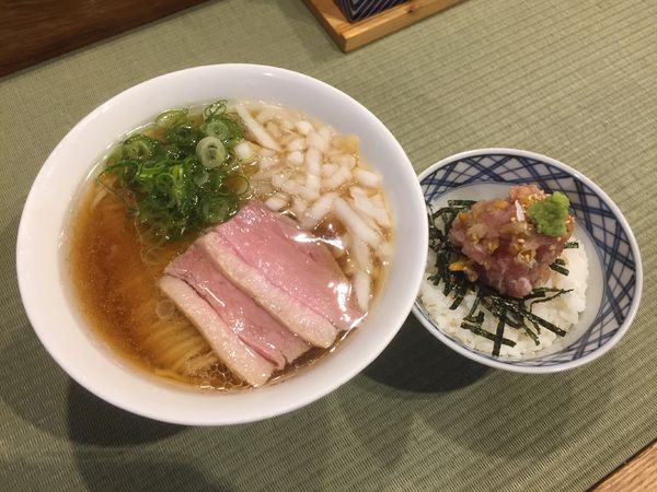 「鴨らーめん to トロたくちらし」@らーめん 鴨to葱の写真