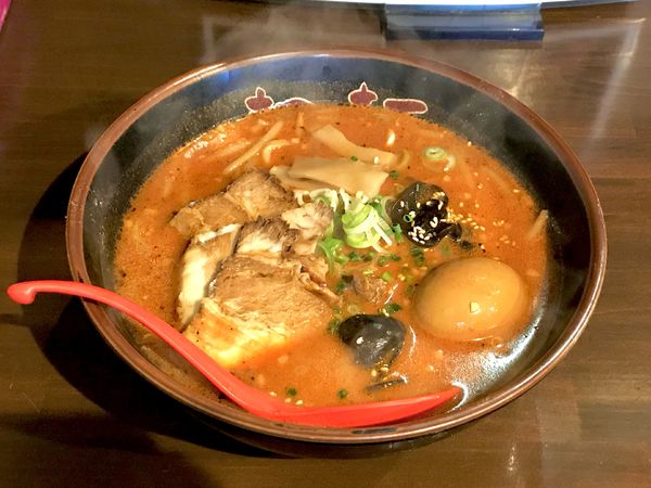 「辛味噌らあめん+味付玉子」@覿・麺 名古屋植田店の写真