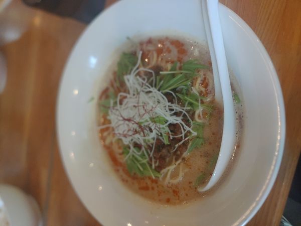 「汁有（黒マー油り）＋水餃子」@しびから屋の写真