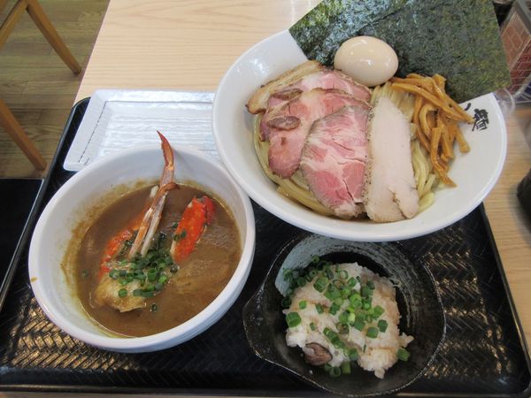 「限定　特製花咲蟹と渡り蟹の濃厚つけ麺（１６００円）＋大盛」@大勝軒ROSSO－ロッソ－の写真