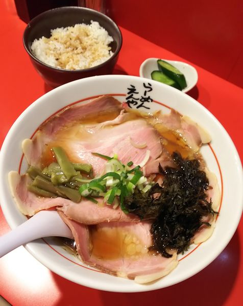 「醤油ラーメン＋チャーシュー５枚＋はかた地鶏の鶏油ごはん」@らーめん えんやの写真