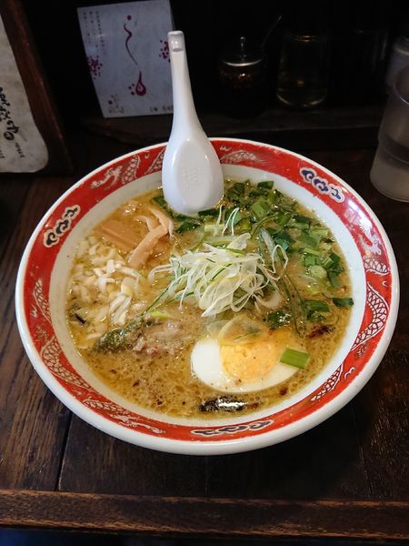 「胡麻とニラの辛口ラーメン  @830円」@餃子と麺 いせのじょう 菊水本店の写真