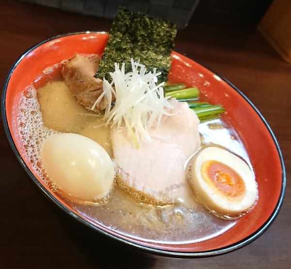 「塩らーめん＋チャーシュー」@とものもとの写真