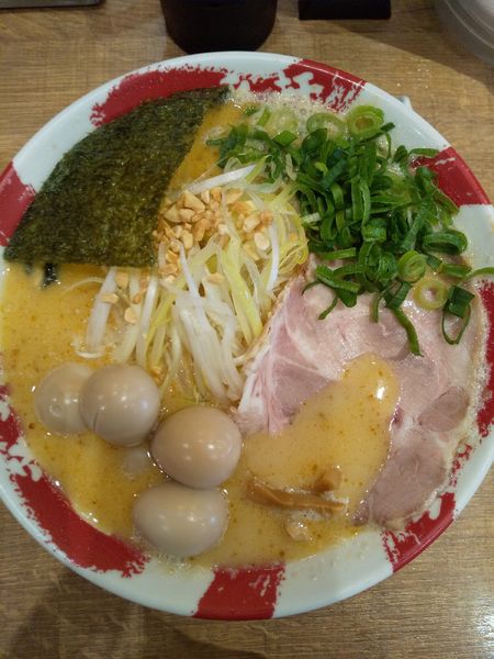 「担々豚骨ラーメン（うずら付き）」@名古屋豚骨 一番軒の写真