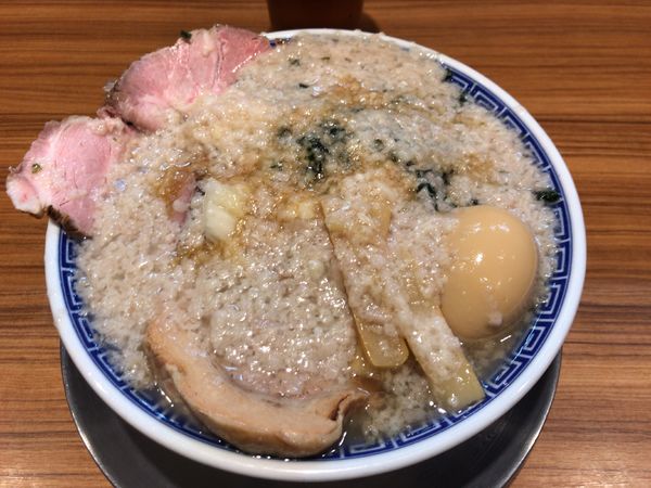 「特製つばめ 大盛(ニンニク、鬼油) 1100円」@びんびん豚の写真