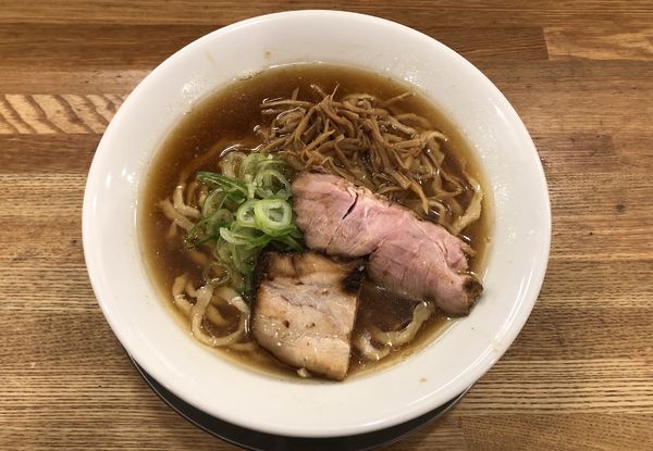 「喜多方らーめん 醤油 中盛」@麺や 七彩 八丁堀店の写真