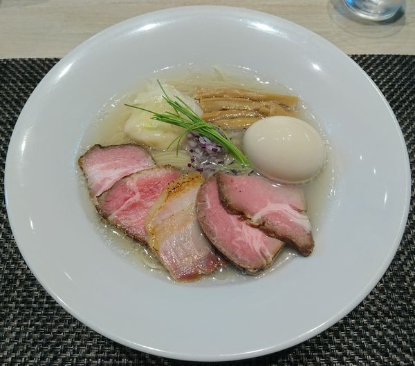 「特製中華蕎麦＜塩＞」@宍道湖しじみ中華蕎麦 琥珀 東京本店の写真