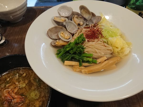 「【限定】桜海老とあさりの春のつけそば800円＋日本酒×二本」@寿製麺よしかわ 保谷店の写真