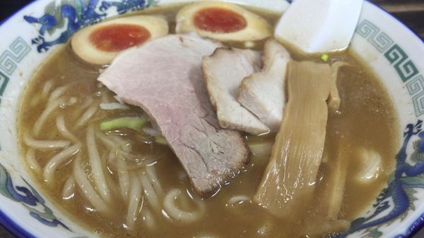 「こく煮干し味玉 中」@長尾中華そば 青森駅前店の写真